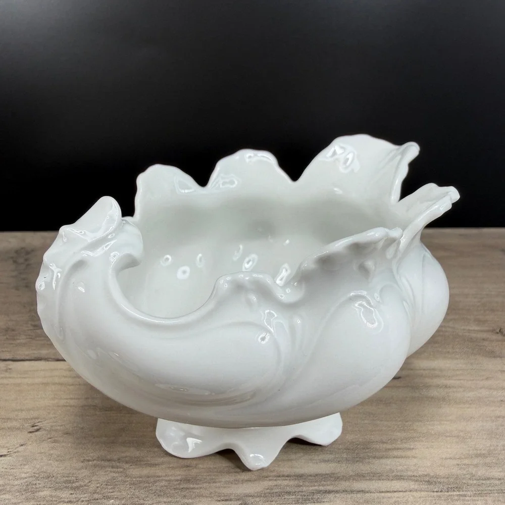 MZ Austria White Porcelain Footed Sugar Bowl‎ Scalloped Ruffled Shell Dish VTG